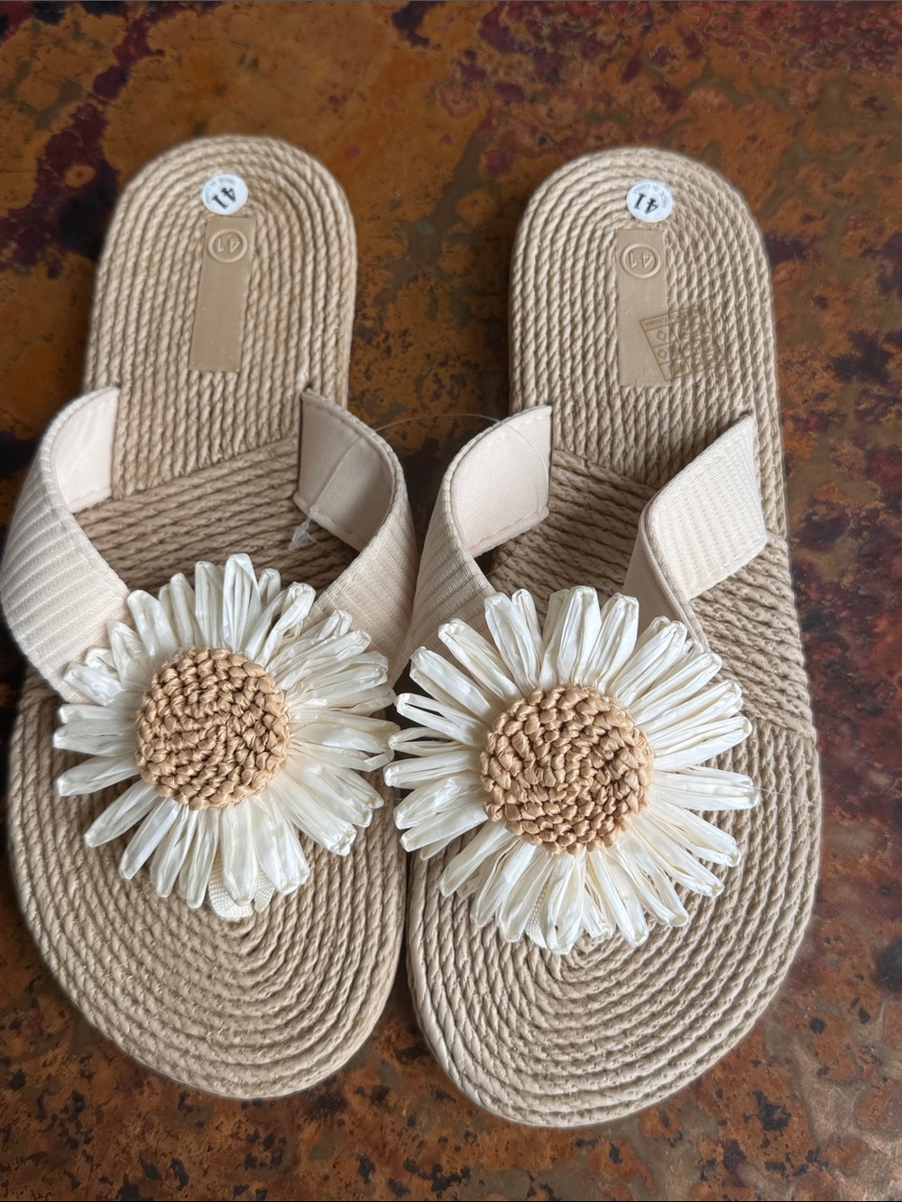 Beige Daisy Raffia Flip Flop 1/2” Sandals-Size 41 (Size 9) - Picture 3 of 11